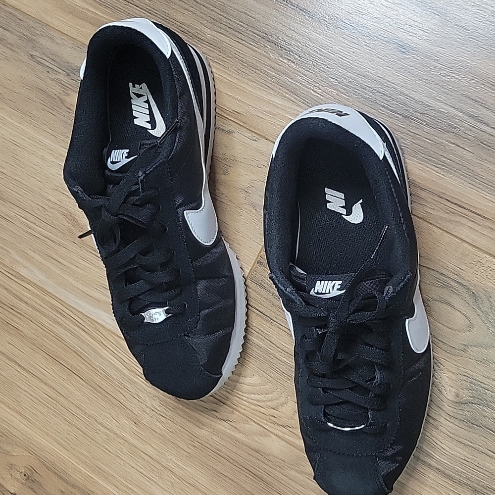 Nike Classic Men's Black and White Canvas Cortez Sneakers - Picture 12 of 16